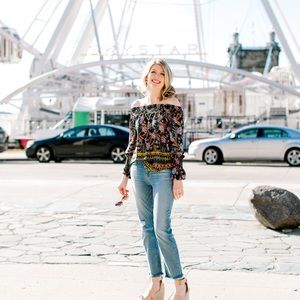 COPY - Off shoulder black paisley Evereve top xs